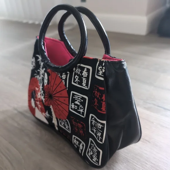 |3/$30| Oriental Handbag - Picture 4 of 6